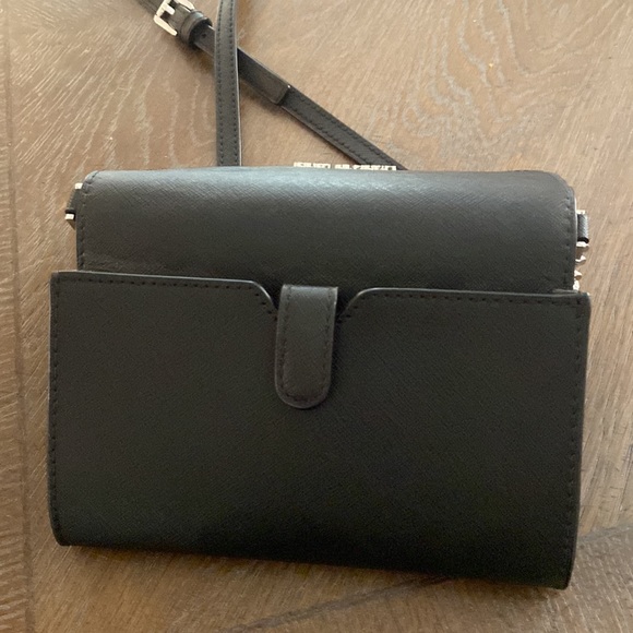 Michael Kors cross body purse. - Picture 4 of 4